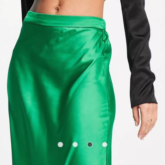 Vila satin bias cut midi skirt in bright green - Picture 2 of 6
